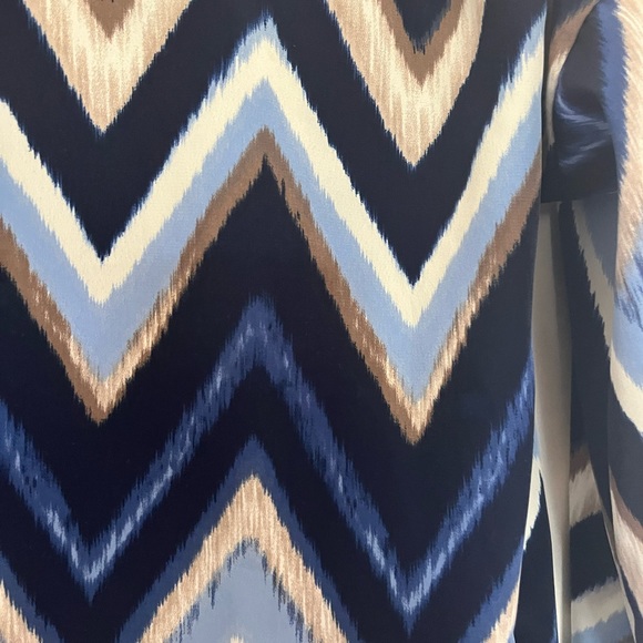 Small woman’s blue Chevron blouse bell sleeve - Picture 2 of 6